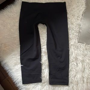 Lululemon size 8 black crops